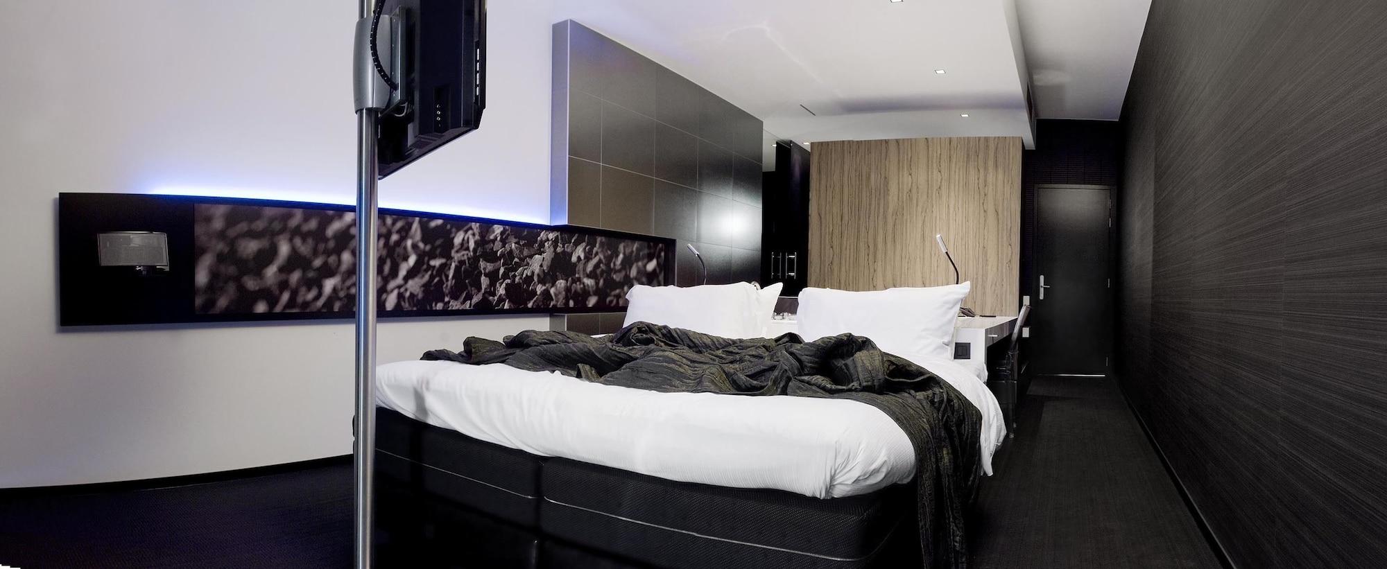 Hotel Carbon 4*