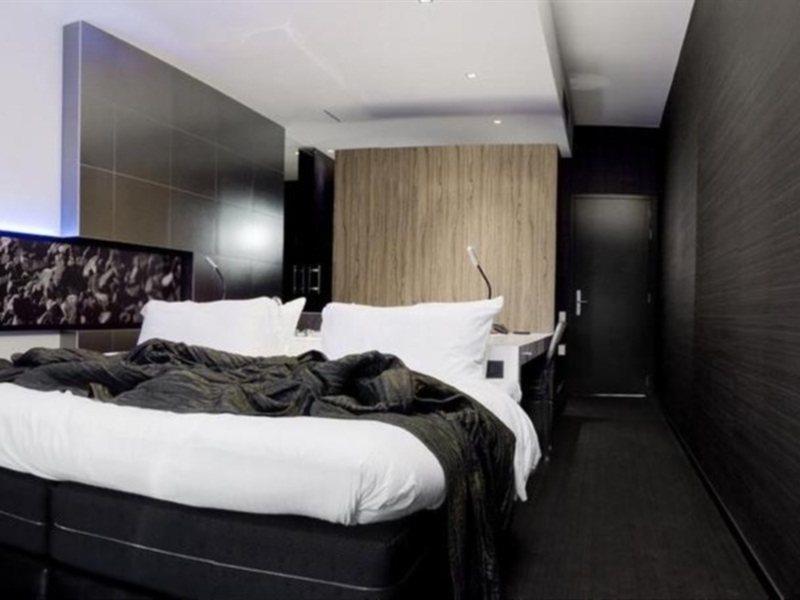 Hotel Carbon 4*