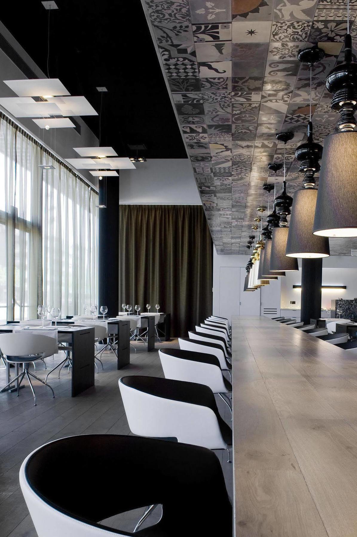 Hotel Carbon 4*