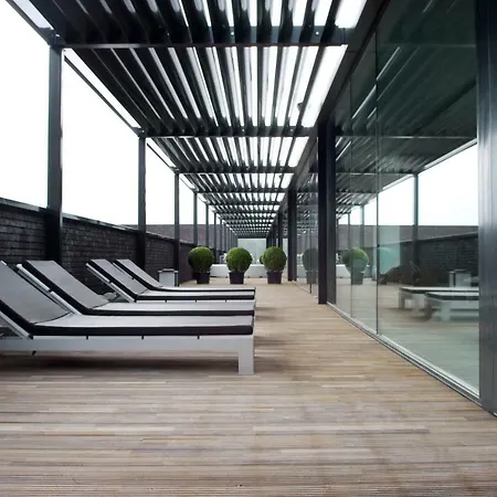 Carbon Hotel 