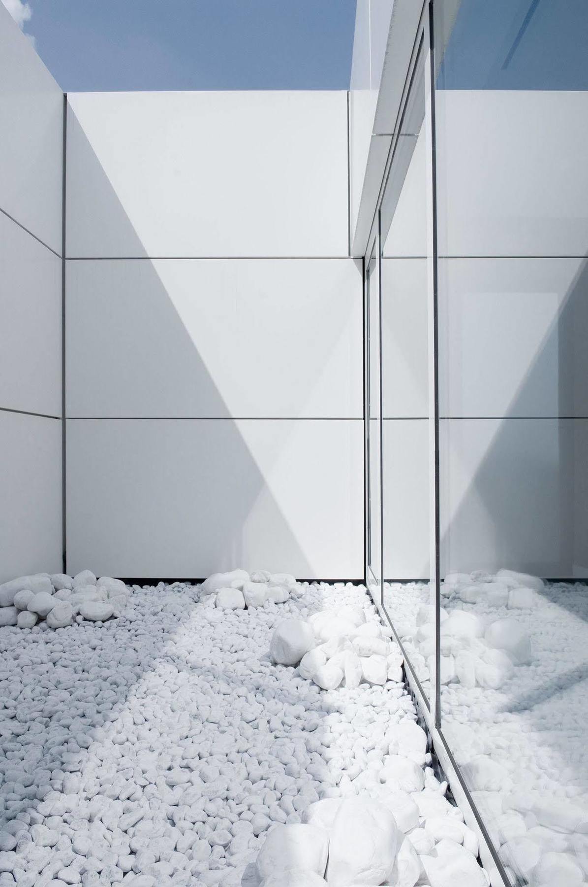 Carbon Hotel